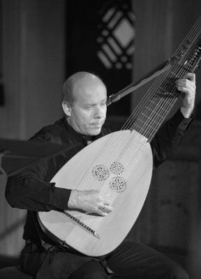 matt_with_theorbo.jpg