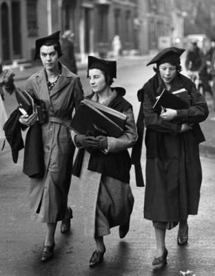 woen_undergrads_1920s.jpg