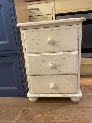 bedside_cupboard.jpg